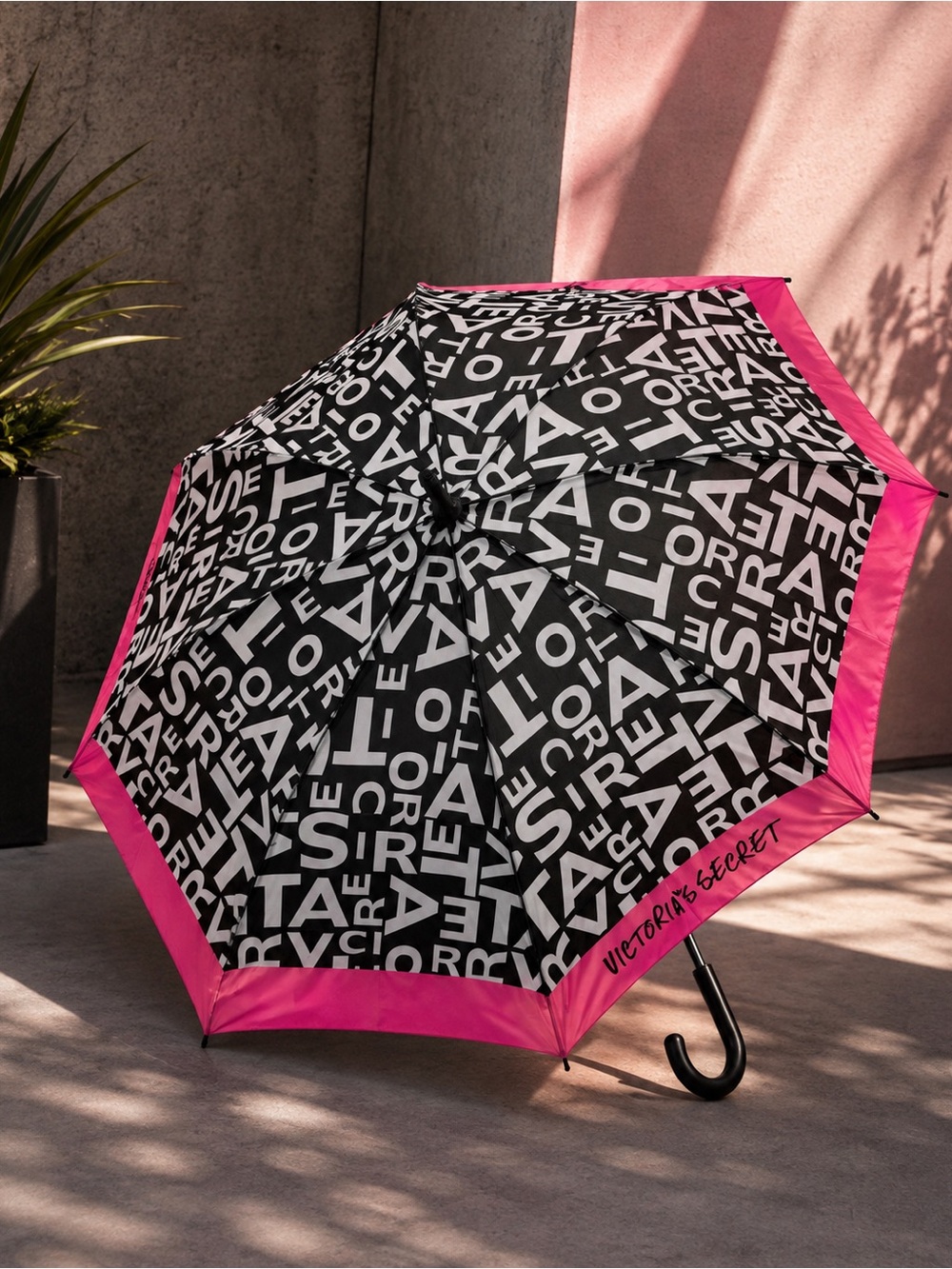 Victoria’s Secret Limited Edition Supermodel Graffiti Umbrella NWT